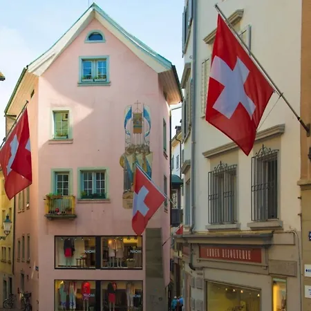 Pedestrian Area Close To Bahnhofstrasse Curych